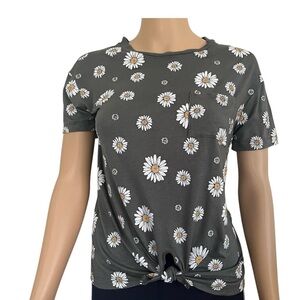 No Boundaries rayon blend daisy print gray XS (1) short sleeve ribbon detail